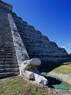 Pyramid of Kukulcan at Chichen Itza - chichen itza mayan ruins,chichen itza mayan temple,mayan temple pictures,mayan ruins photos